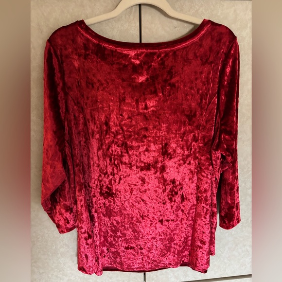Sale!  Women’s Red Holiday blouse, size 2X - Picture 2 of 3